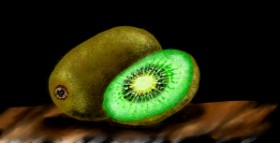 Drawing of Kiwi fruit by Eclat de Lune